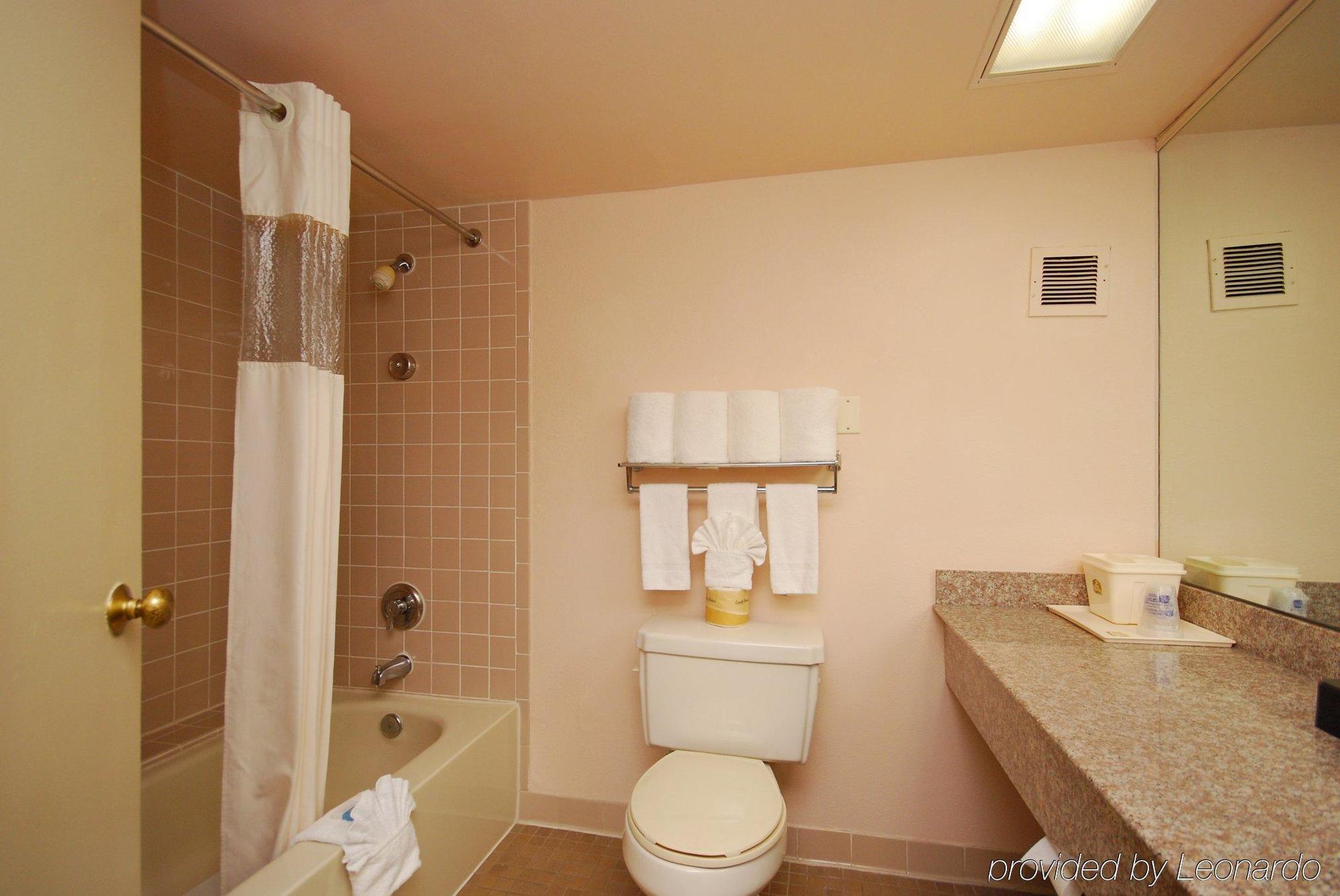 Quality Inn & Suites Austin North Стая снимка