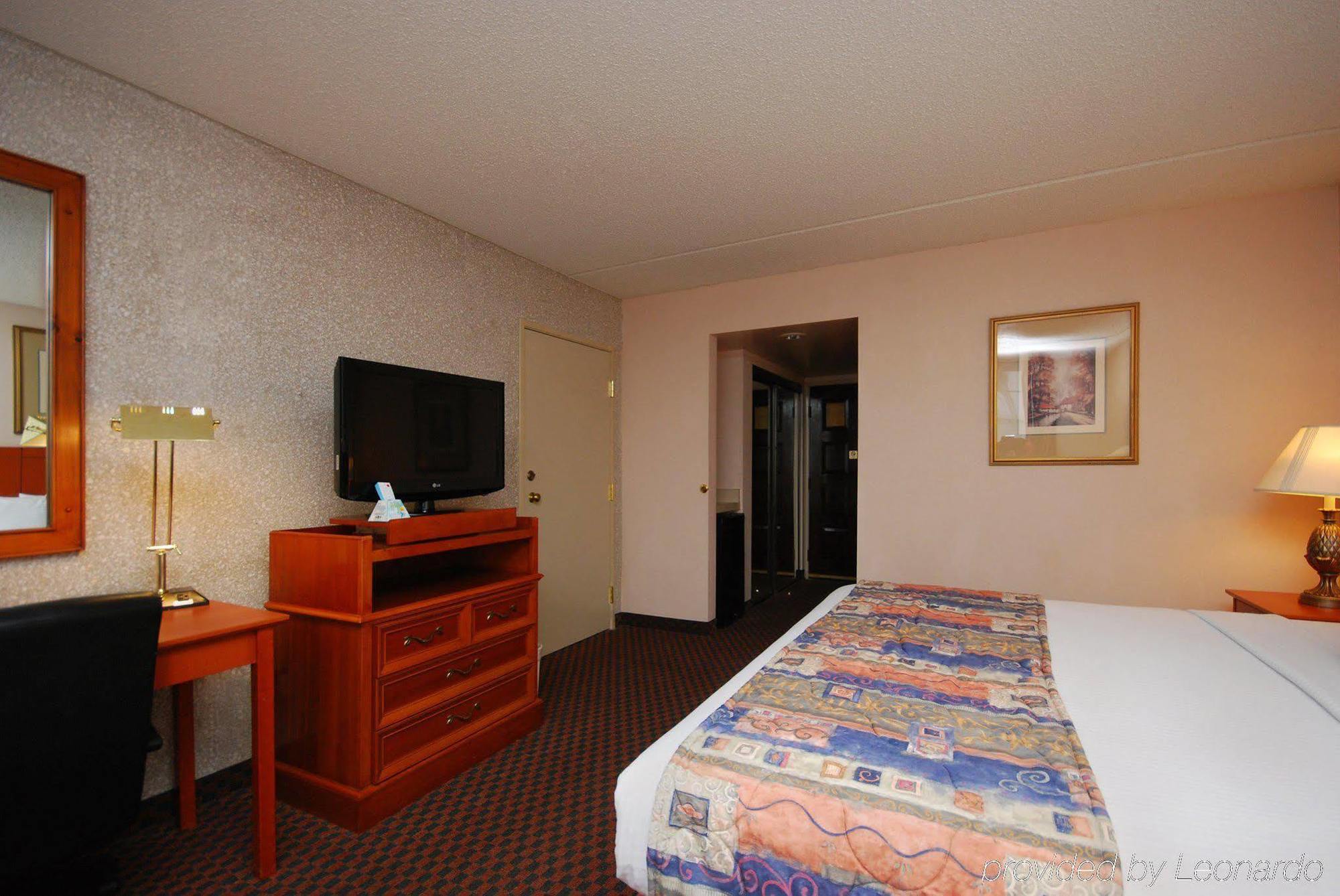 Quality Inn & Suites Austin North Стая снимка