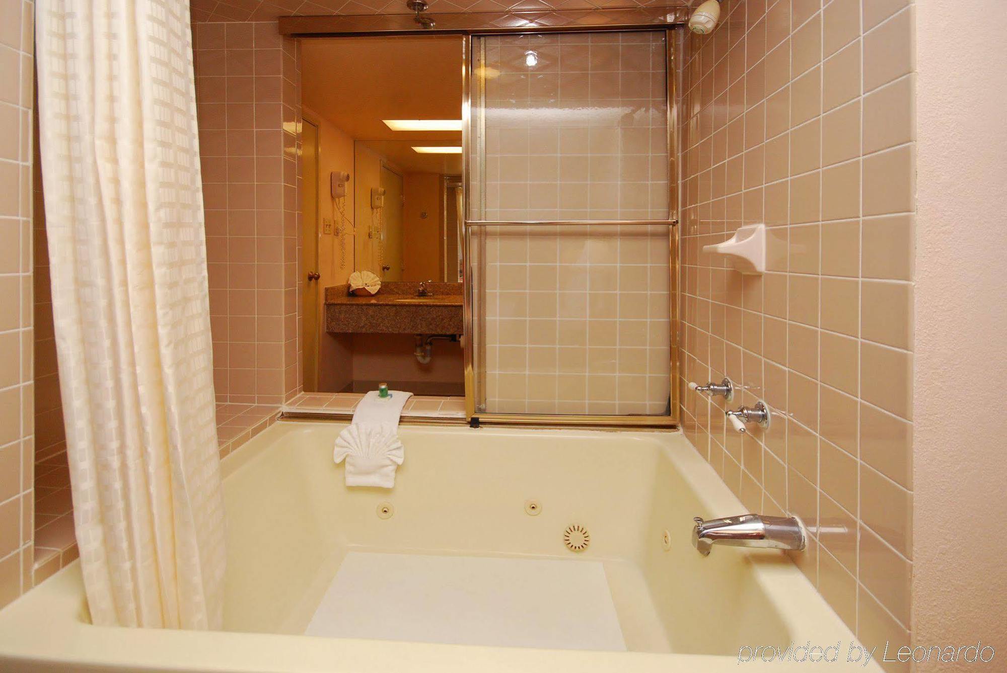 Quality Inn & Suites Austin North Стая снимка